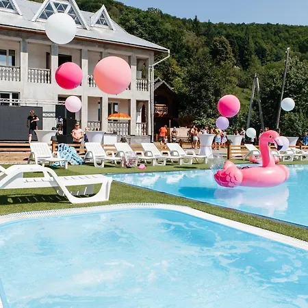 гостинний двір гуцулка * Sheshory